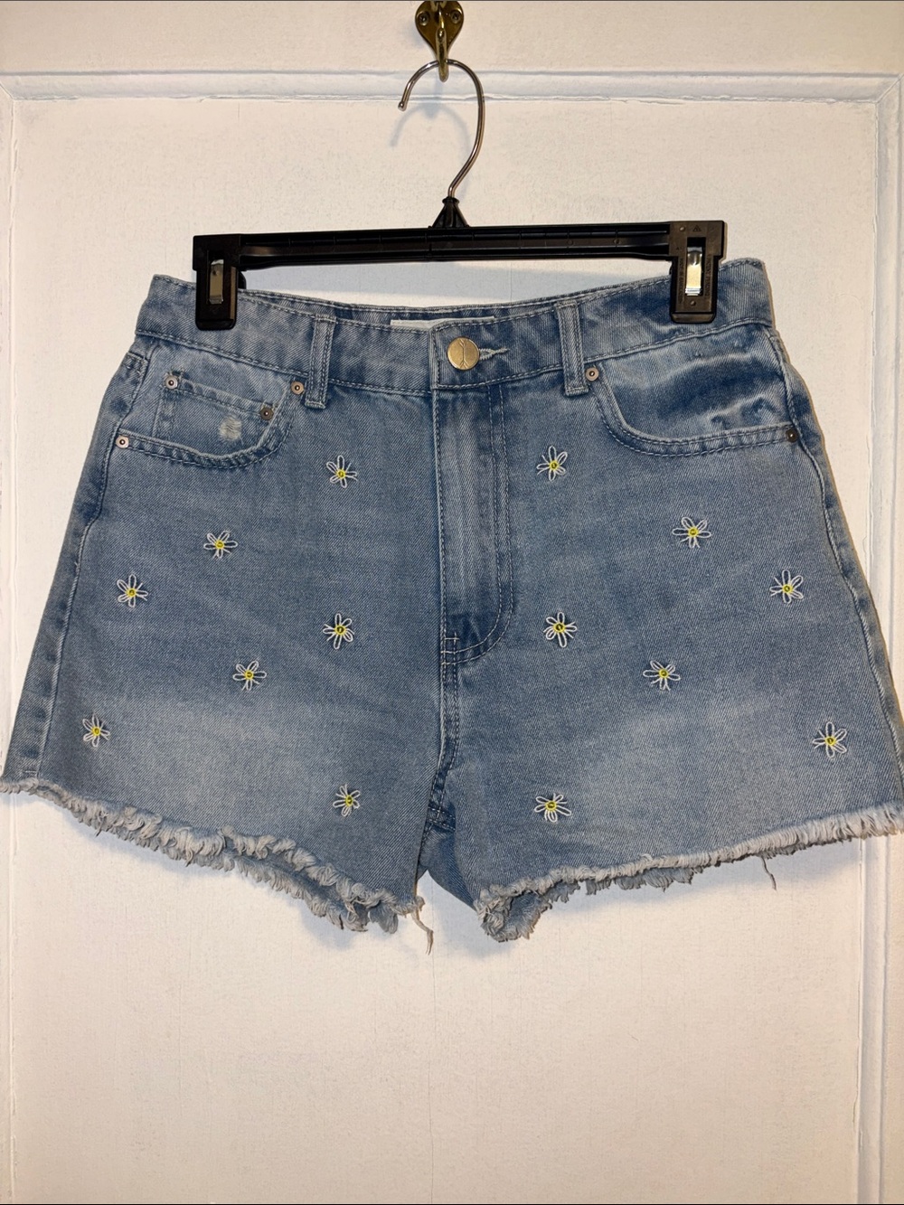 Embroidered Daisy High-Rise Denim Shorts - Light Blue